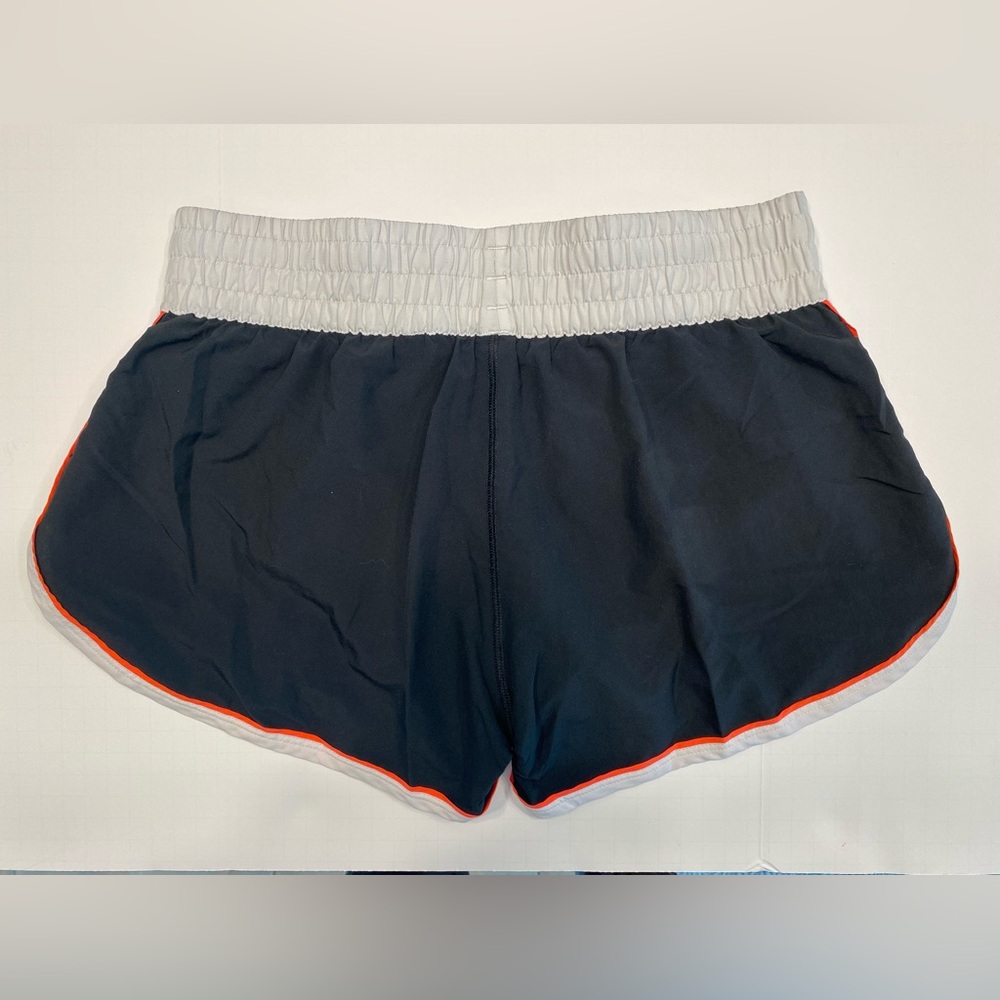 Women’s Under Armour Heat Gear Athletic Running Shorts - Picture 2 of 8